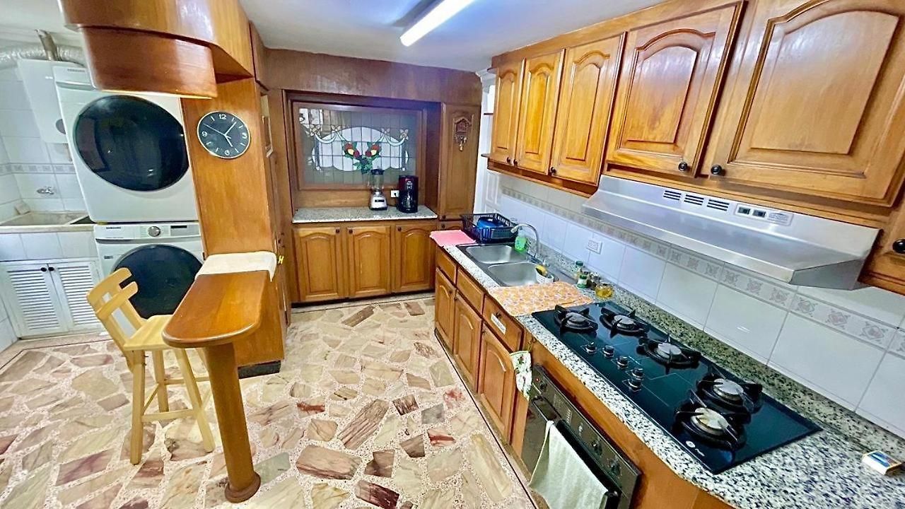 Apartamento En El Laguito Frente Al Mar *