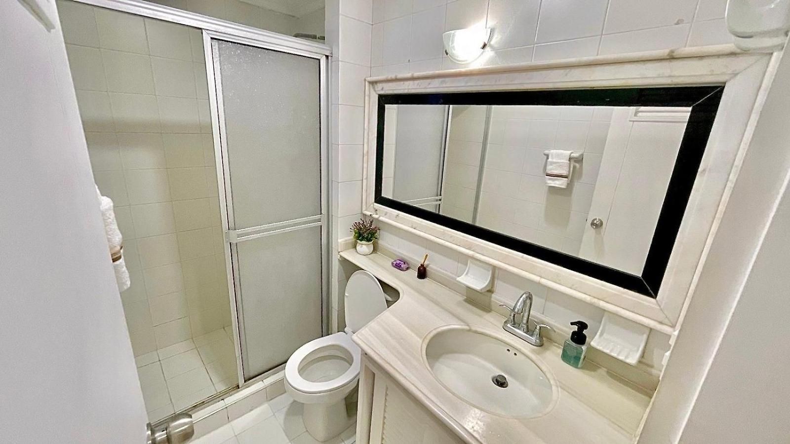 Apartamento En El Laguito Frente Al Mar