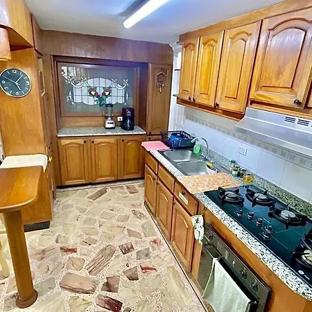 Apartamento En El Laguito Frente Al Mar *