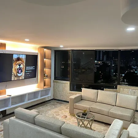 Apartamento En El Laguito Frente Al Mar
